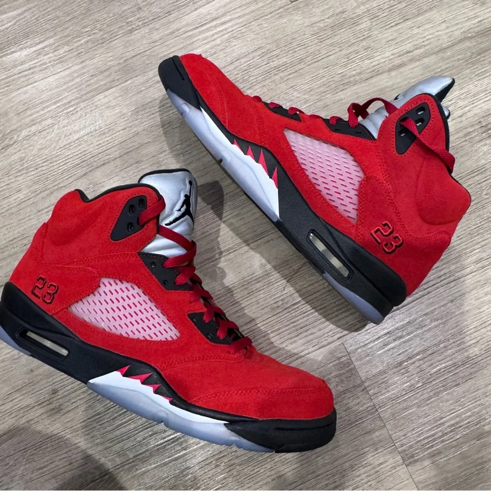Jordan 5 Retro Raging Bull Sneakers - Picture 2 of 9